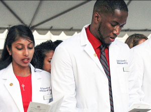 New students Gurleen Chadha and Kevin Carter recited their oaths during the Aug. 14 ceremony at the Keck School of Medicine of USC.