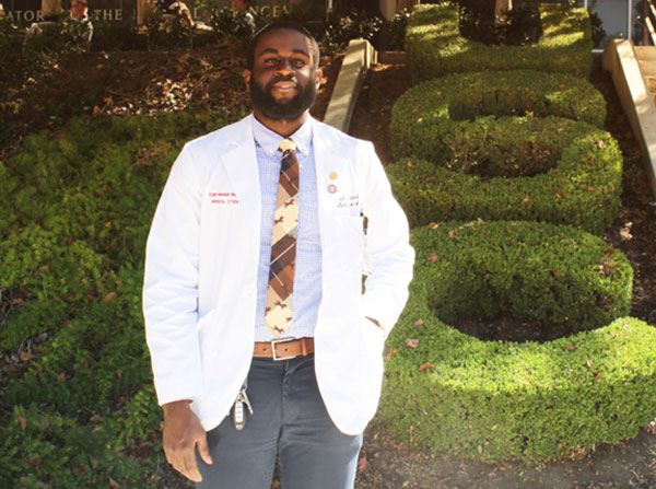 Djani Robertson, a first-year medical student at the Keck School of Medicine of USC, was a 2014 Bridging the Gaps participant during his time as an undergraduate student at Rutgers.