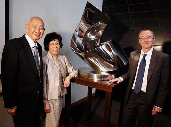 From left, philanthropists Kin-Chung and Amy Choi with Andy McMahon, director of the Eli and Edythe Broad Center for Regenerative Medicine and Stem Cell Research at USC (Photo by Steve Cohn)