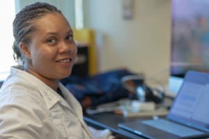 Ebony Flowers named Choi Family Postdoctoral Fellow at USC Stem Cell