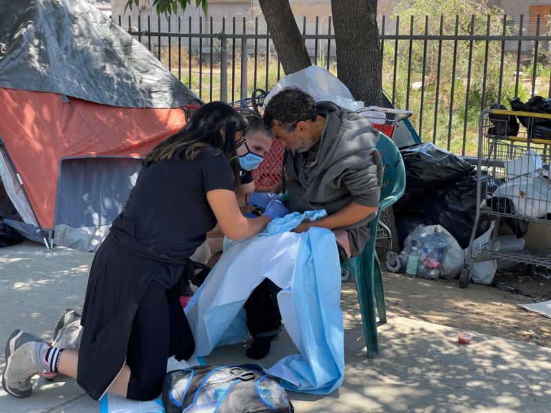 New doctors train by serving L.A.’s underserved in first-of-its-kind Street Medicine residency track