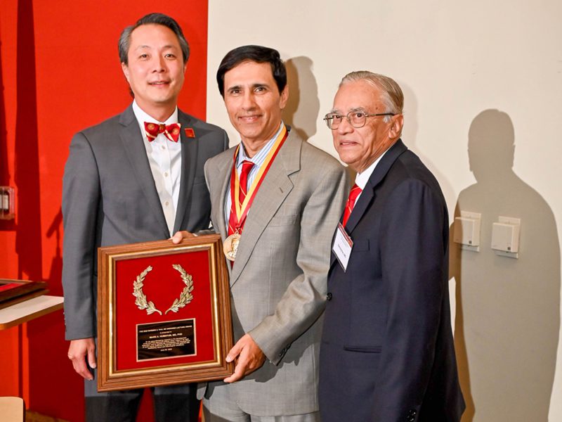 Dr. Mark Humayun receives Rao Lecture Award