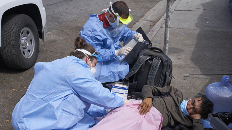 Corine Feldman and Bret Feldman, the Keck School of Medicine Street Medicine team. (Photo: USC)