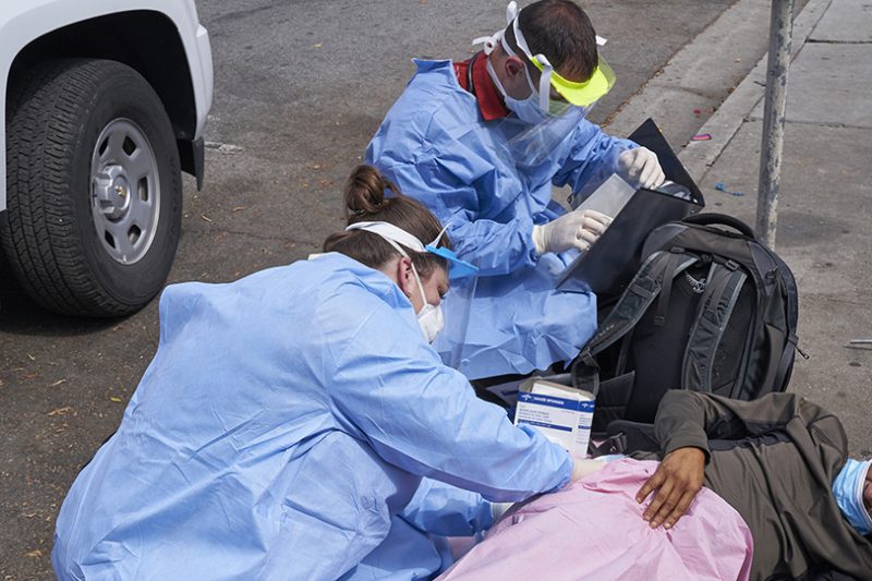 Corine Feldman and Bret Feldman, the Keck School of Medicine Street Medicine team. (Photo: USC)